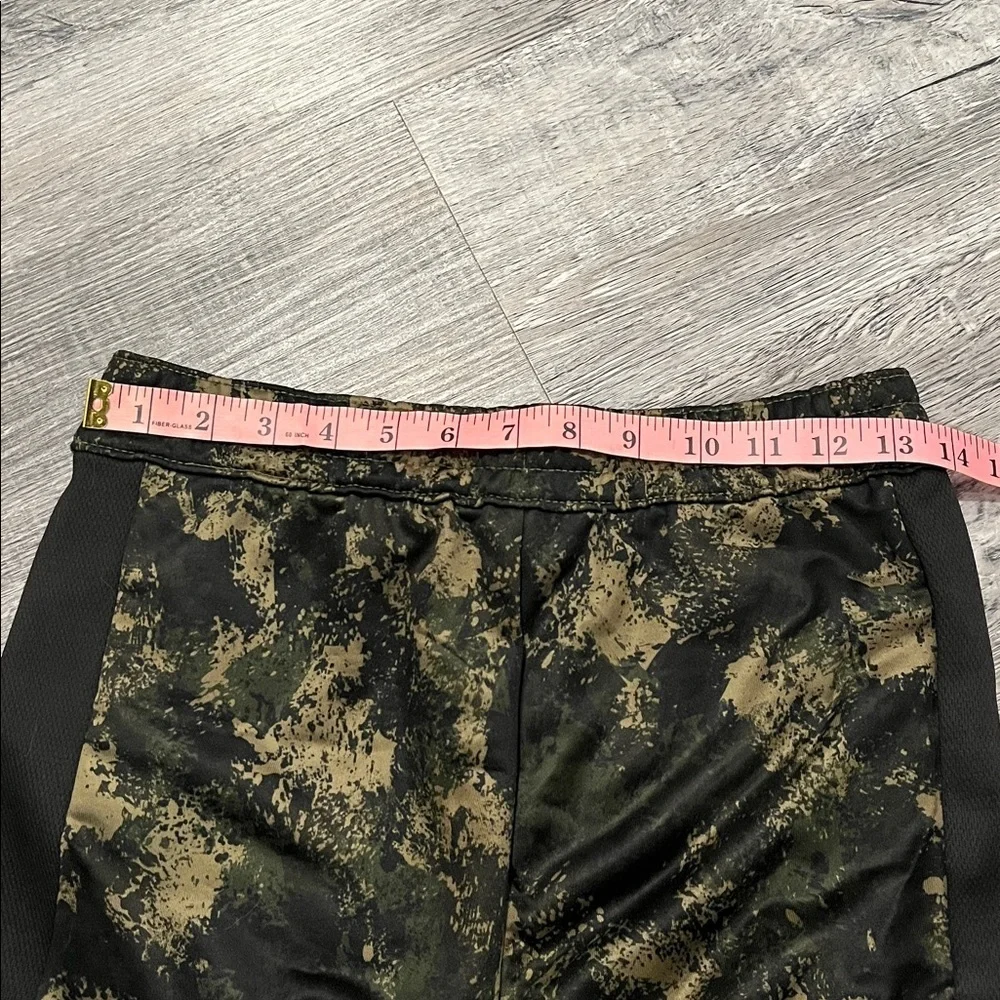 Old Navy Go-Dry Techie Fleece pants in a camouflage print XL (12) boys